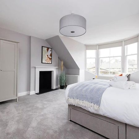 Dragon Suites - City Centre Castle View 1 Bed Apartment Edinburgh Bagian luar foto