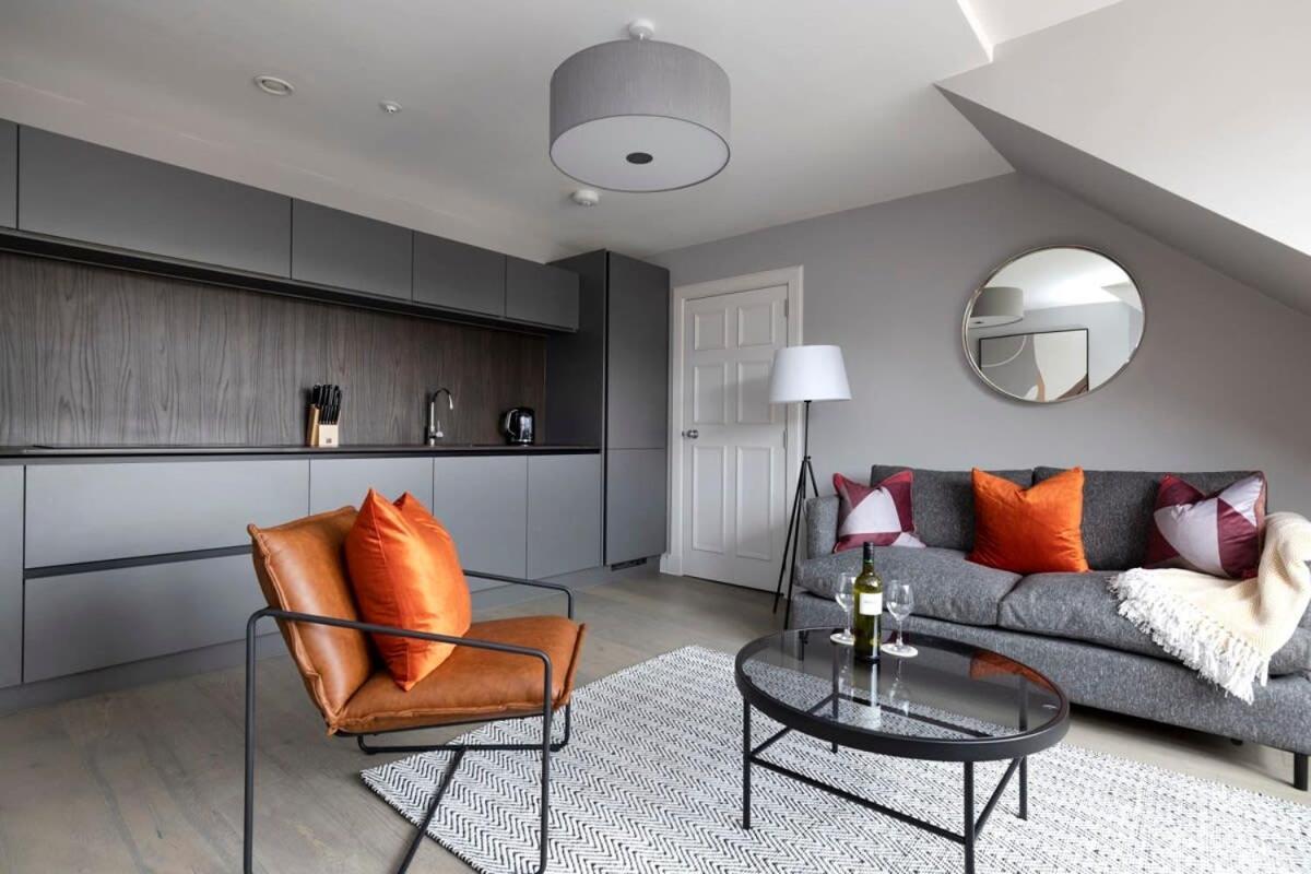 Dragon Suites - City Centre Castle View 1 Bed Apartment Edinburgh Bagian luar foto