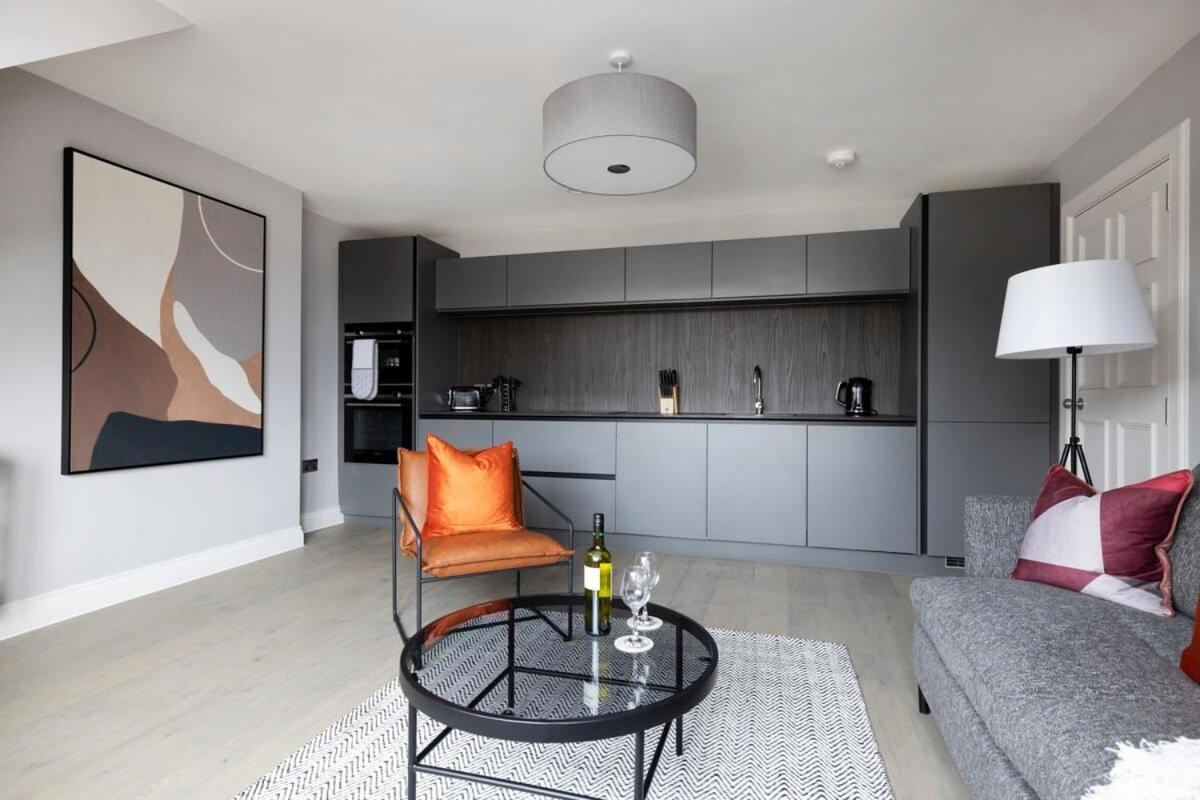 Dragon Suites - City Centre Castle View 1 Bed Apartment Edinburgh Bagian luar foto