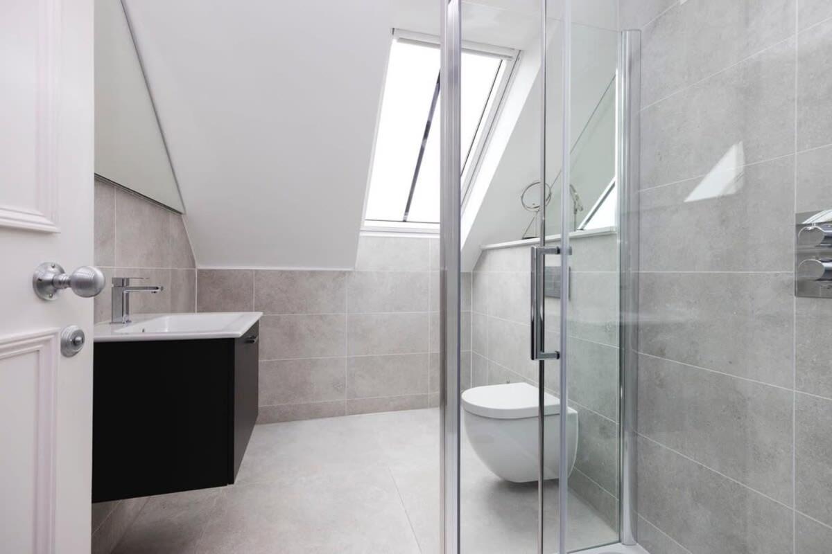Dragon Suites - City Centre Castle View 1 Bed Apartment Edinburgh Bagian luar foto